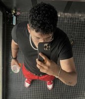Une photo d’un participant qui veut faire connaissance et se marier