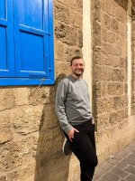 Une photo d’un participant qui veut faire connaissance et se marier