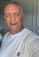 Une photo d’un participant qui veut faire connaissance et se marier