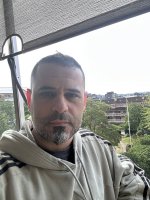 Une photo d’un participant qui veut faire connaissance et se marier