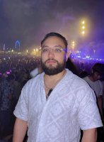 Une photo d’un participant qui veut faire connaissance et se marier