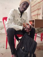 Une photo d’un participant qui veut faire connaissance et se marier