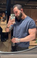 Une photo d’un participant qui veut faire connaissance et se marier