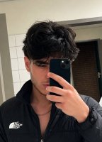 Une photo d’un participant qui veut faire connaissance et se marier