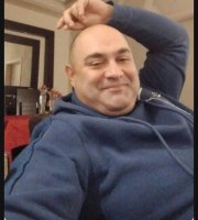Une photo d’un participant qui veut faire connaissance et se marier
