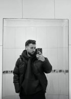 Une photo d’un participant qui veut faire connaissance et se marier
