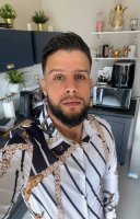Une photo d’un participant qui veut faire connaissance et se marier