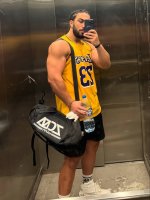 Une photo d’un participant qui veut faire connaissance et se marier