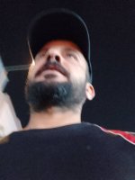 Une photo d’un participant qui veut faire connaissance et se marier