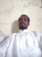 Une photo d’un participant qui veut faire connaissance et se marier