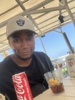 Une photo d’un participant qui veut faire connaissance et se marier