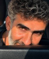 Une photo d’un participant qui veut faire connaissance et se marier